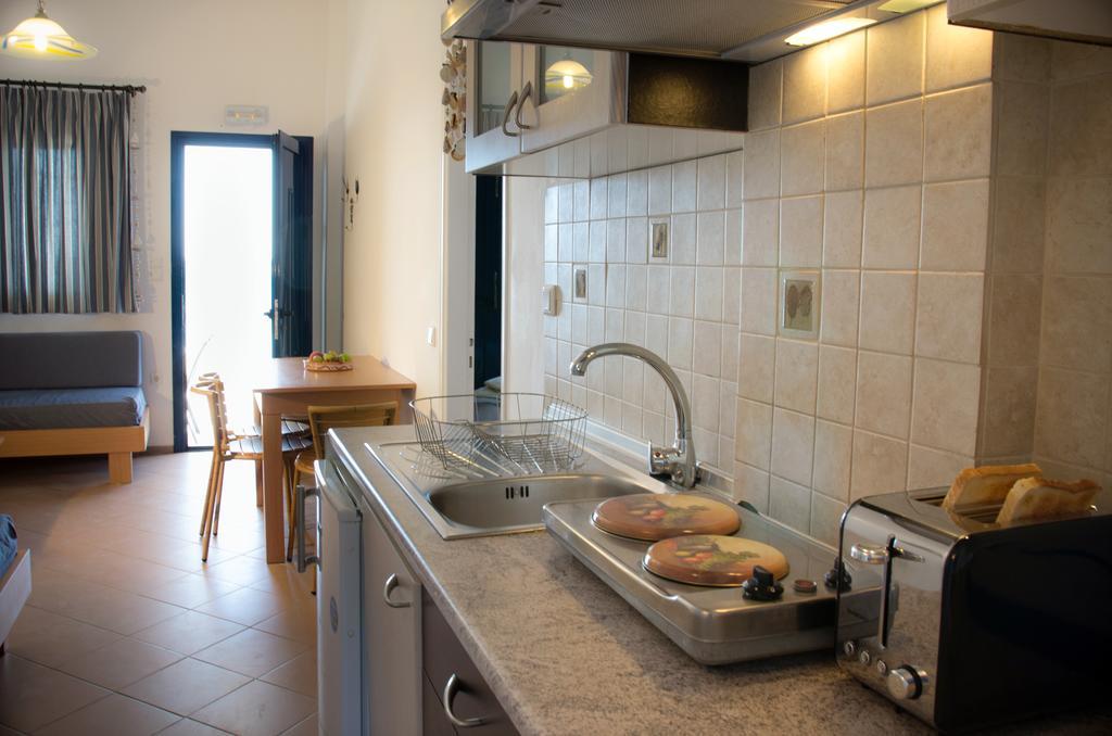 Yialos Studios-Apartments Makriyialos Bagian luar foto