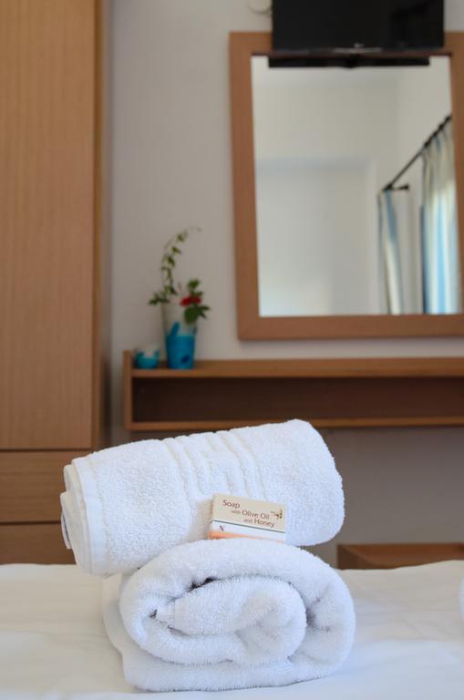 Yialos Studios-Apartments Makriyialos Bagian luar foto